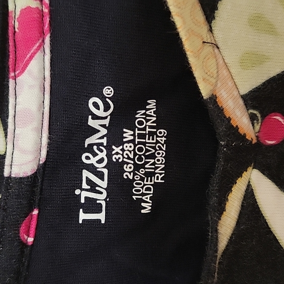 100% cotton short-sleeve soft v-neck tee with cocktail pattern in 3X by Liz & Me - Picture 2 of 5